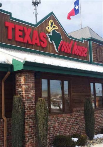 Texas Roadhouse: 2070 Calumet Ave, Dyer, IN 46311
